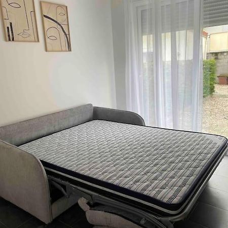Studio Tout Confort, Au Pied De Toute Commodite, 2 Apartment Creteil Bagian luar foto