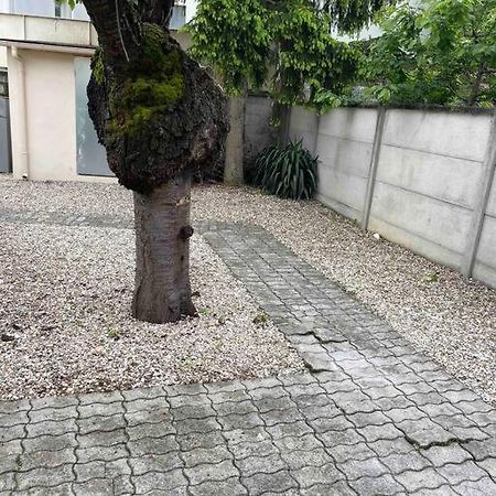 Studio Tout Confort, Au Pied De Toute Commodite, 2 Apartment Creteil Bagian luar foto