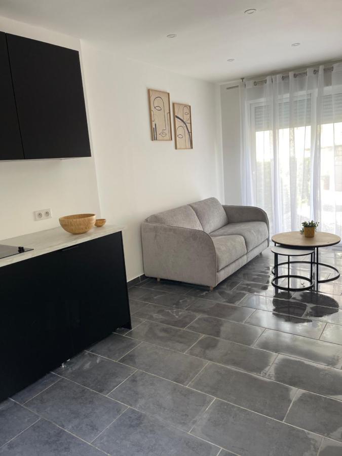 Studio Tout Confort, Au Pied De Toute Commodite, 2 Apartment Creteil Bagian luar foto