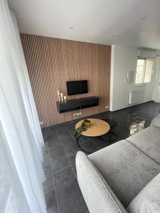 Studio Tout Confort, Au Pied De Toute Commodite, 2 Apartment Creteil Bagian luar foto
