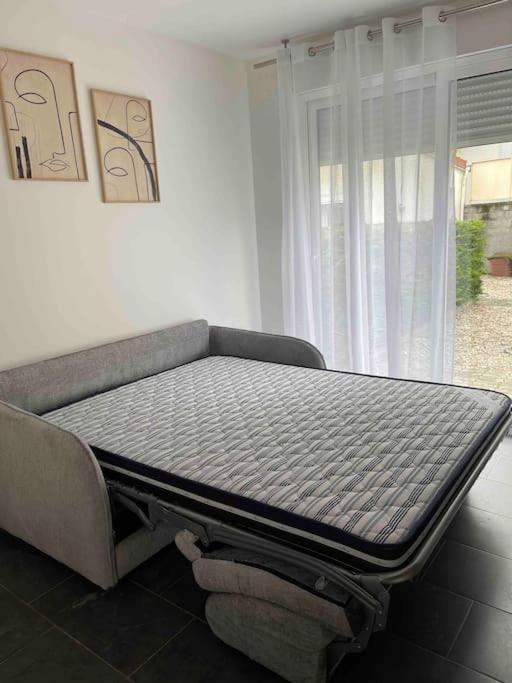Studio Tout Confort, Au Pied De Toute Commodite, 2 Apartment Creteil Bagian luar foto