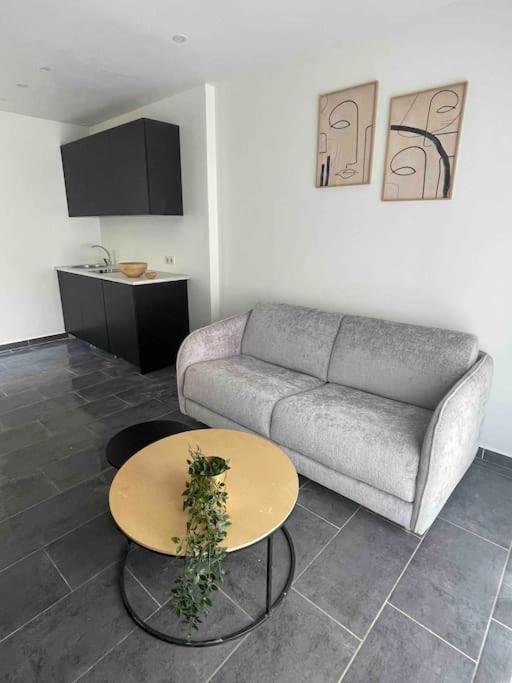 Studio Tout Confort, Au Pied De Toute Commodite, 2 Apartment Creteil Bagian luar foto